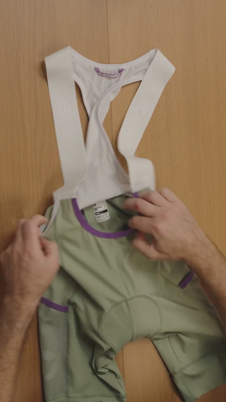 Jordan walks through the Men's Enduro Bib